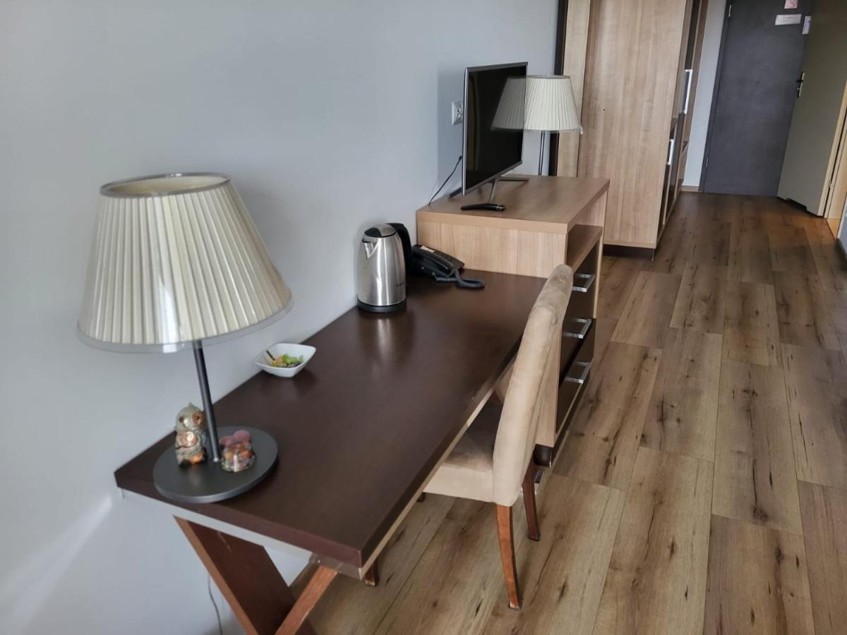 Diva Hotel: Beachside With Balcony And Amenities