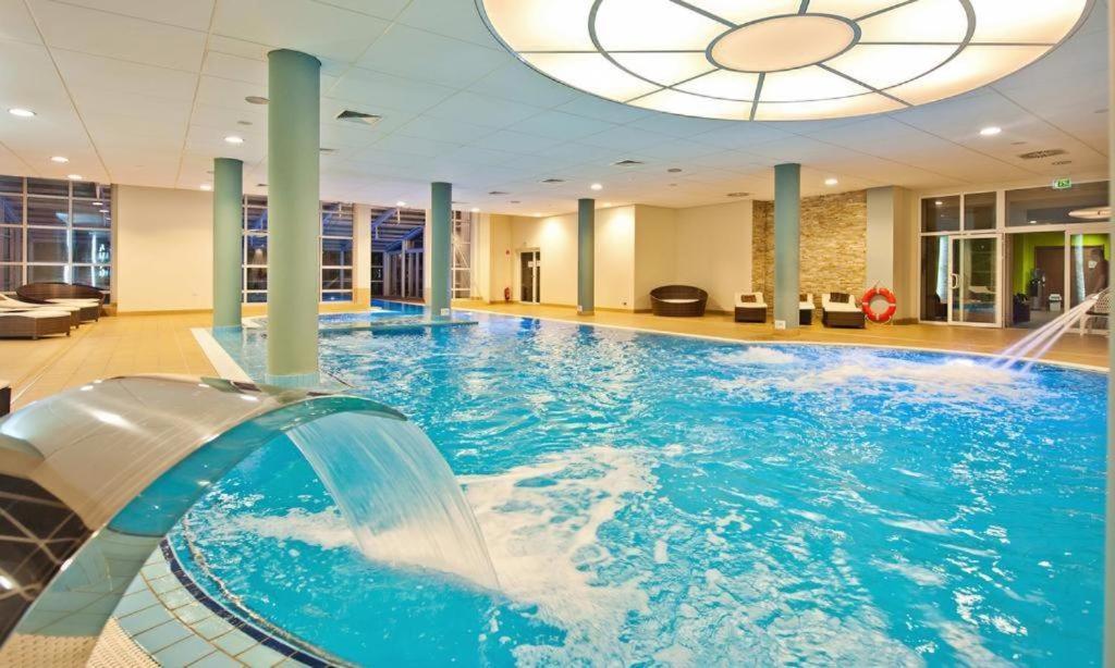 Diva Hotel: Beachside With Balcony And Amenities Apartment