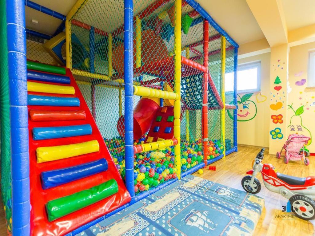 Diva Hotel: Beachside With Balcony And Amenities
