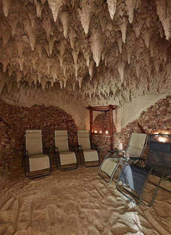 Apartment Diva Hotel: Beachside With Balcony And Amenities